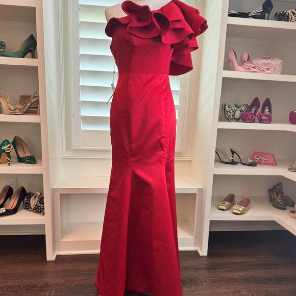 Stunning One-Shoulder Red Formal Gown - Elegant Ruffle Detail - Picture 1 of 4